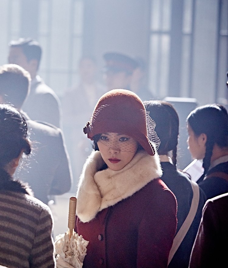 the-age-of-shadows-3-cliff-and-co