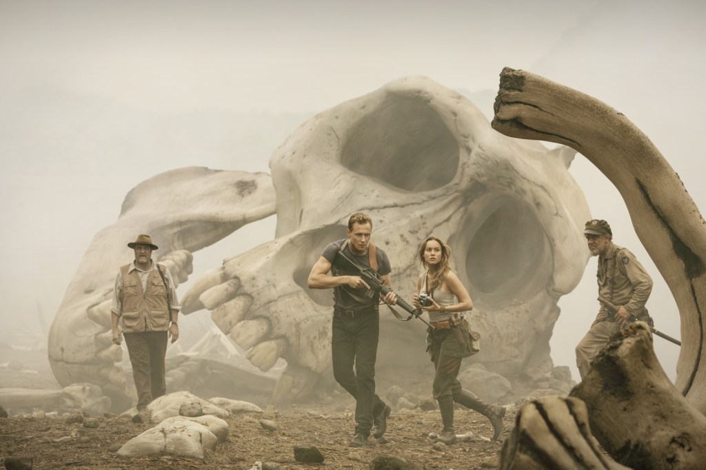 kong-skull-island-3-cliff-and-co