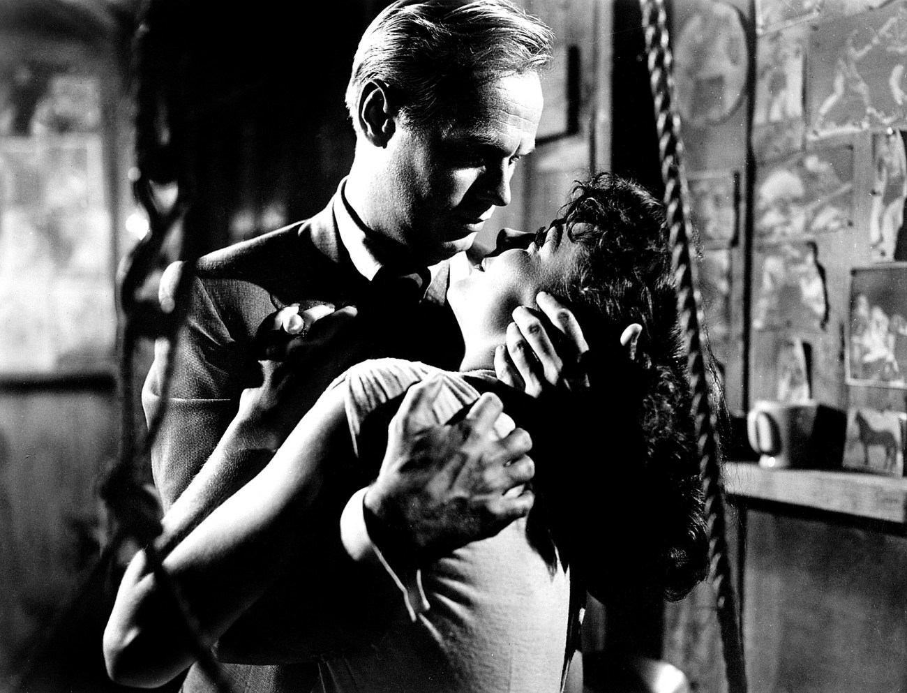 le port de la drogue cliff and co image 4.jpg