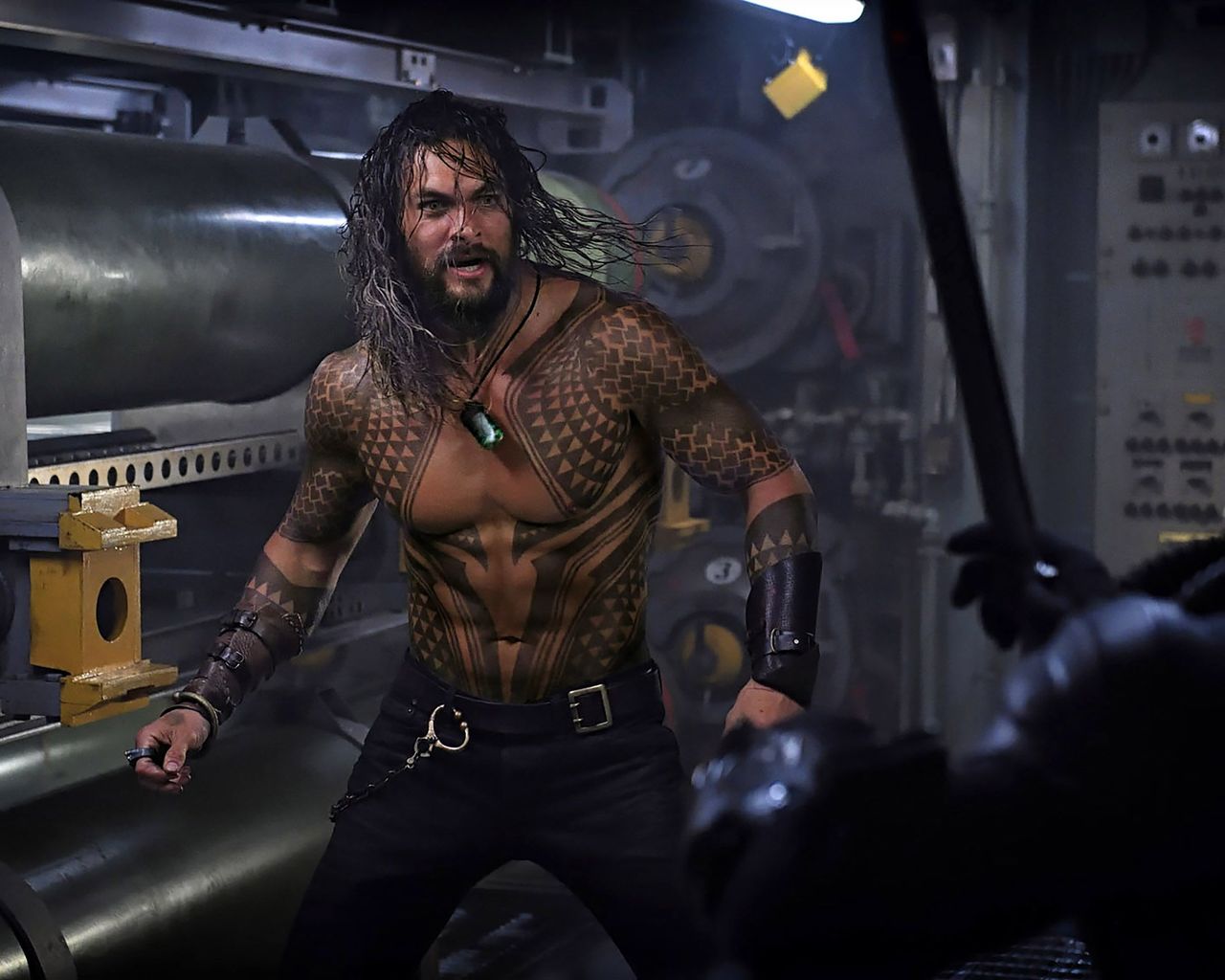 aquaman-momoa-cliff-and-co